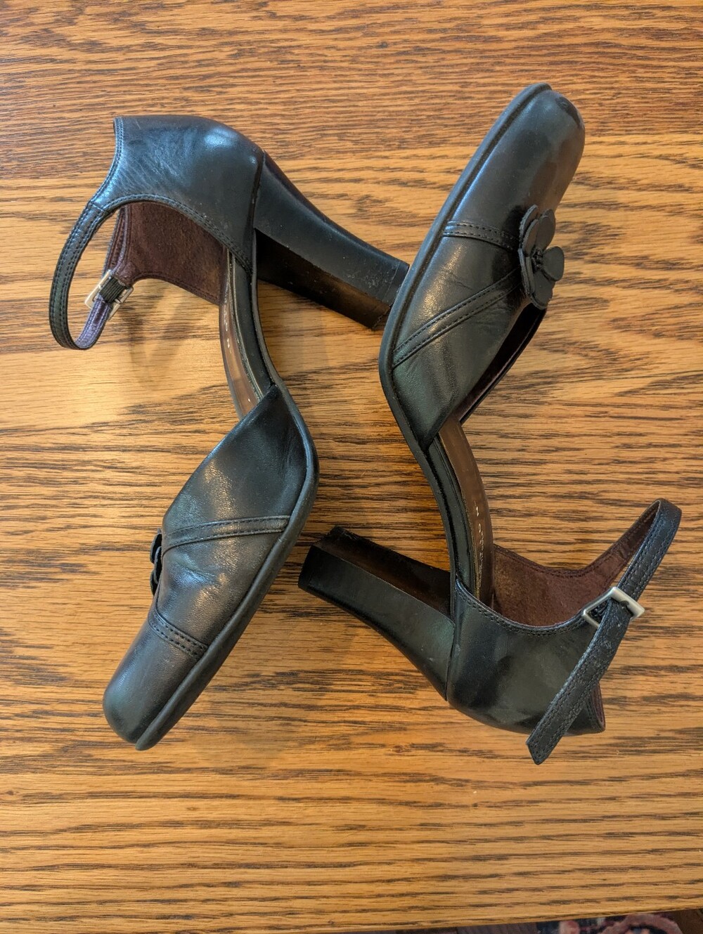 Black Kenneth Cole Reaction Women's Mary Jane Pumps with Floral Accent size 7 - Picture 3 of 7